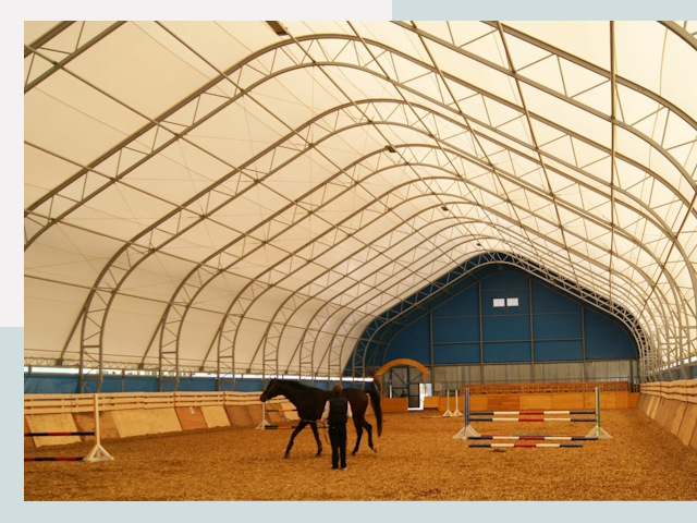 Строительство конных манежей в Серове